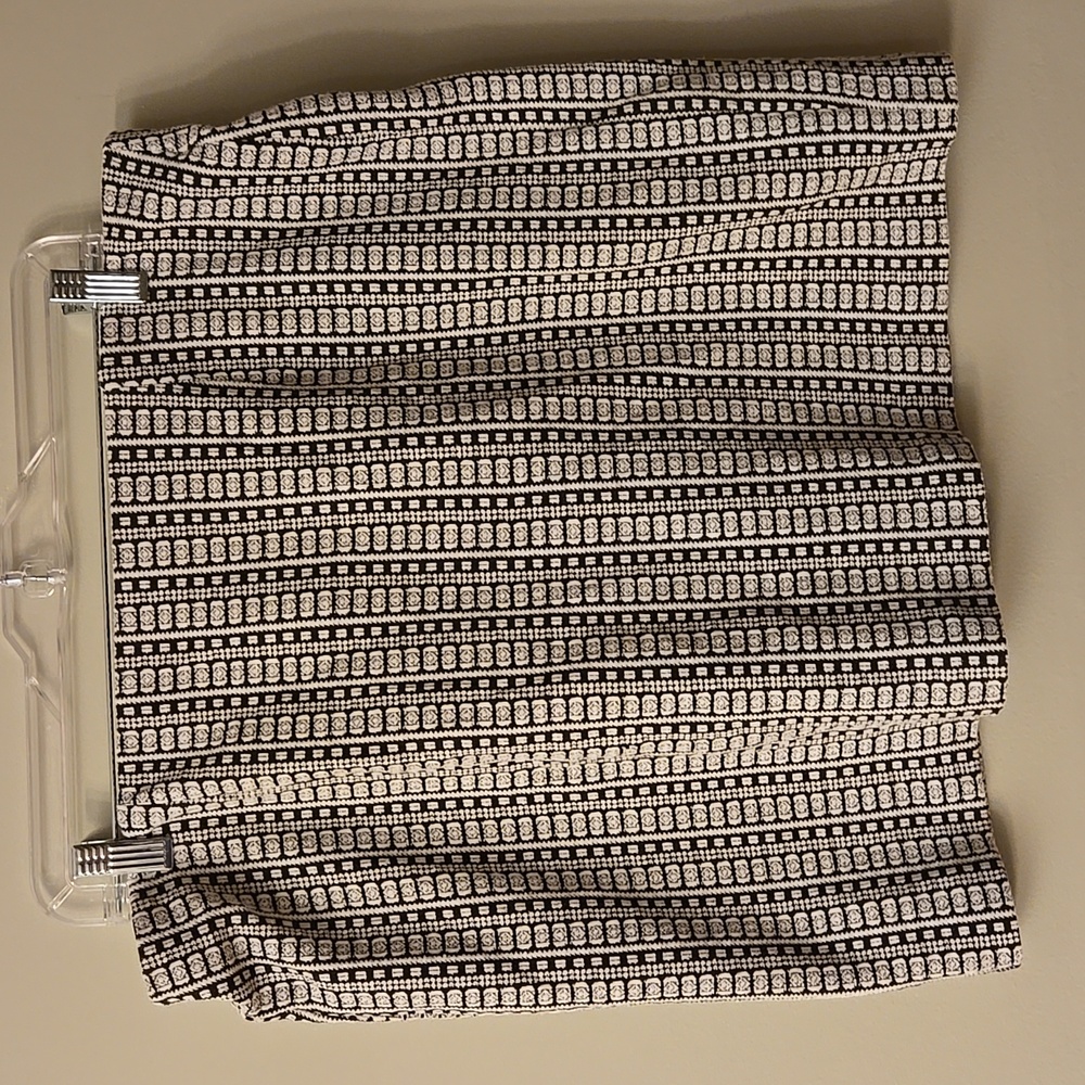 👌Metaphor Black & White Mini Skirt - Picture 2 of 3